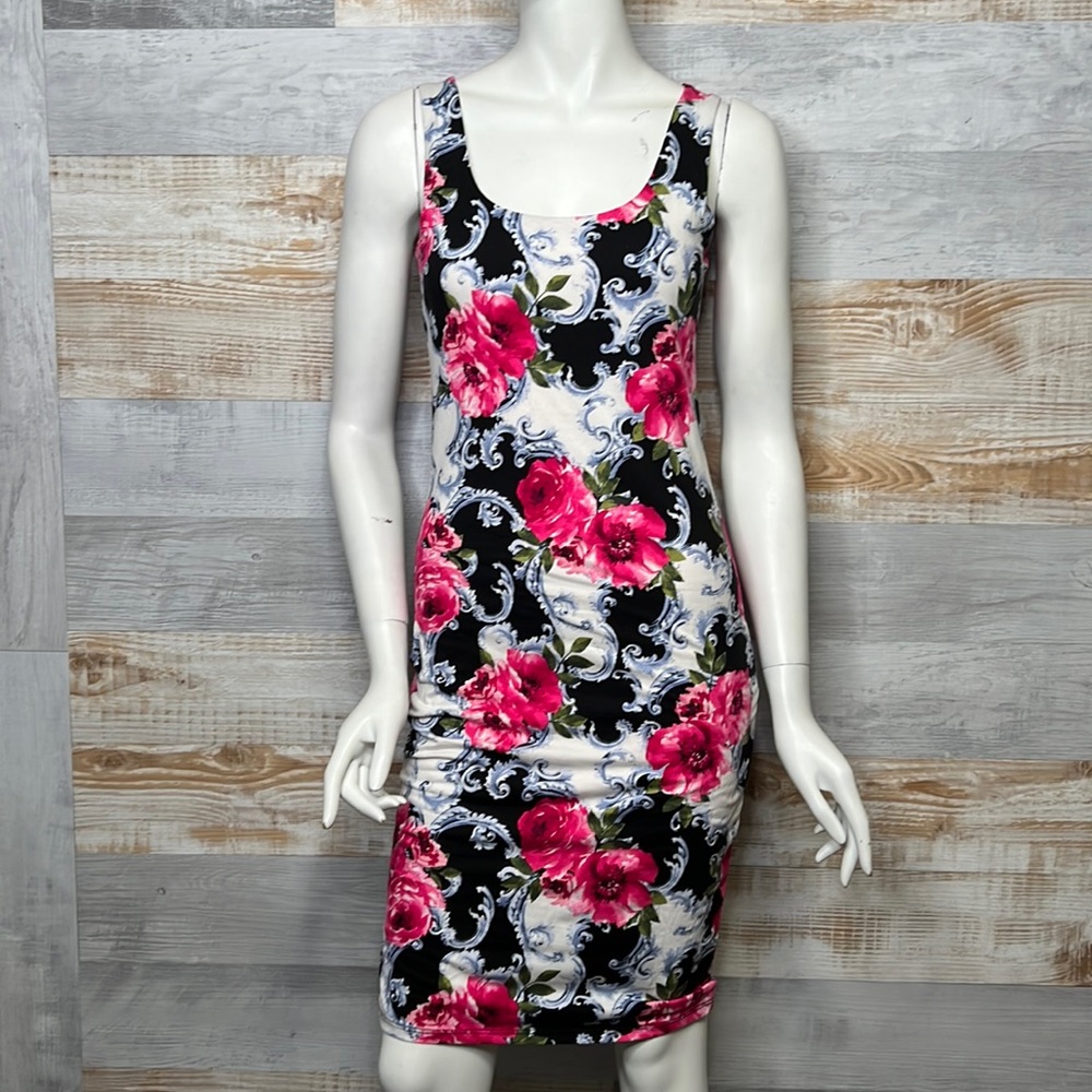 Joe & Elle flower dress size medium